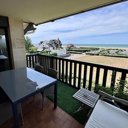 - Beautiful With Sea View Apartmán