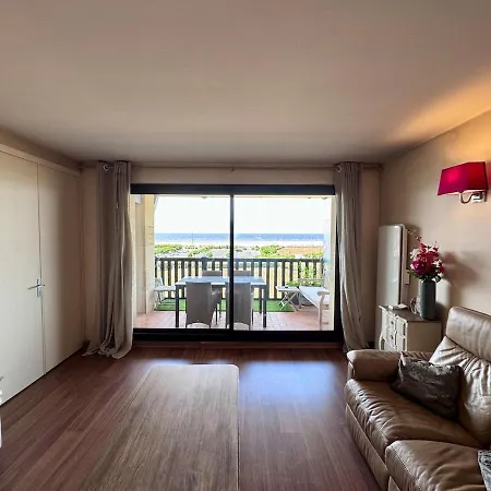 - Beautiful With Sea View Apartmán